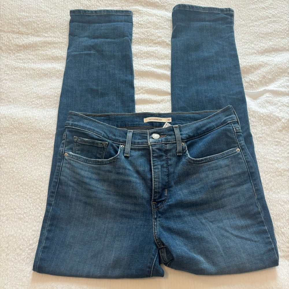 Levi 312 Shaping Slim Jeans - size 30